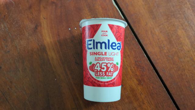 Elmlea Single light cream, 45% less fat by ArminM | Uploaded by: ArminM