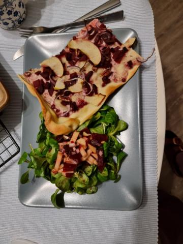 Fruchtiger Rote Beete  Flammkuchen mit Apfel, Vegan von Naten | Hochgeladen von: Naten