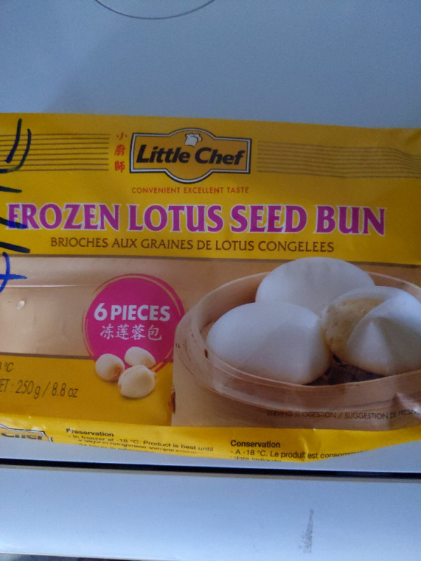 Frozen Lotus Seed Bun von Lady of Loch Ness | Hochgeladen von: Lady of Loch Ness