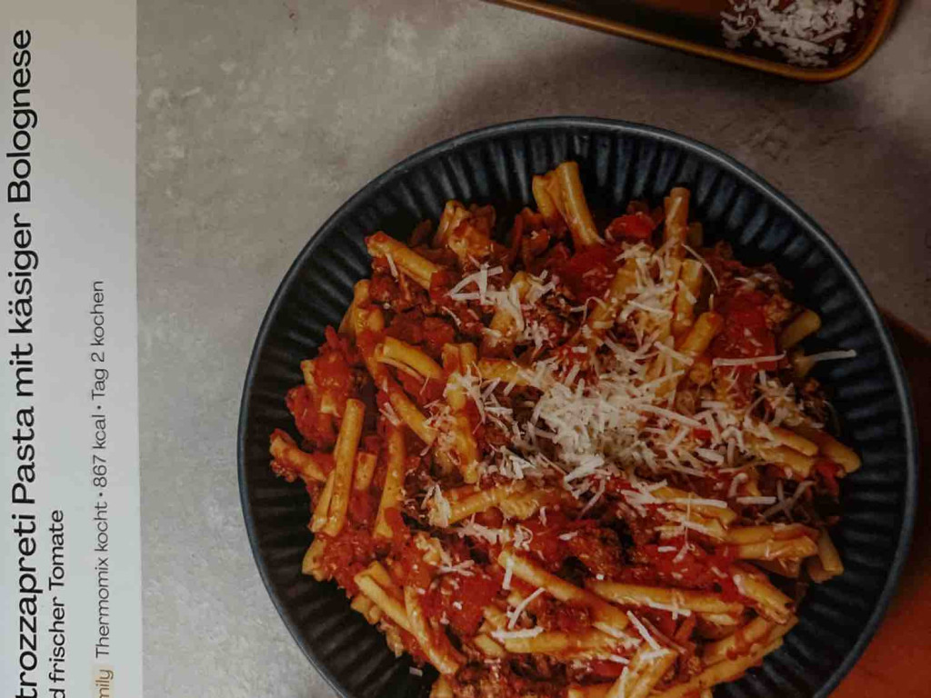 Strozzapreti Pasta mit käsiger Bolognese, und frischer Tomate vo | Hochgeladen von: SoerenKor