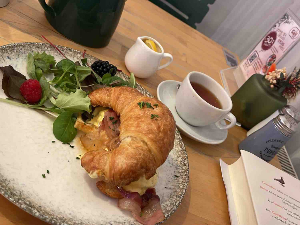 Egg Benedict (auswärts), (282g = 1 Portion) von VolkerMoser | Hochgeladen von: VolkerMoser