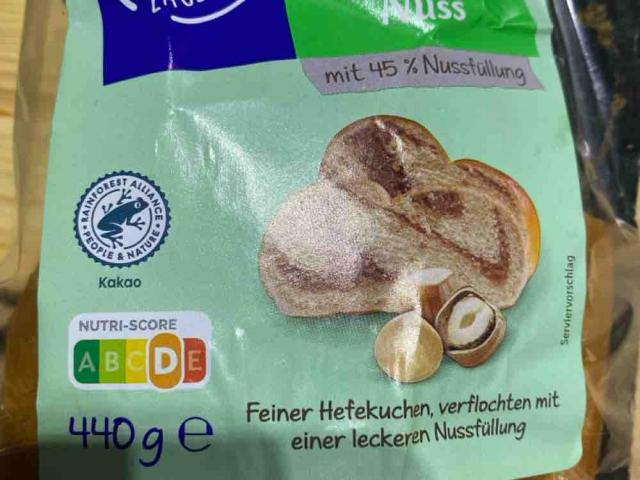 Hefekuchen, mit Nussfüllung von Katzenschnucki | Hochgeladen von: Katzenschnucki