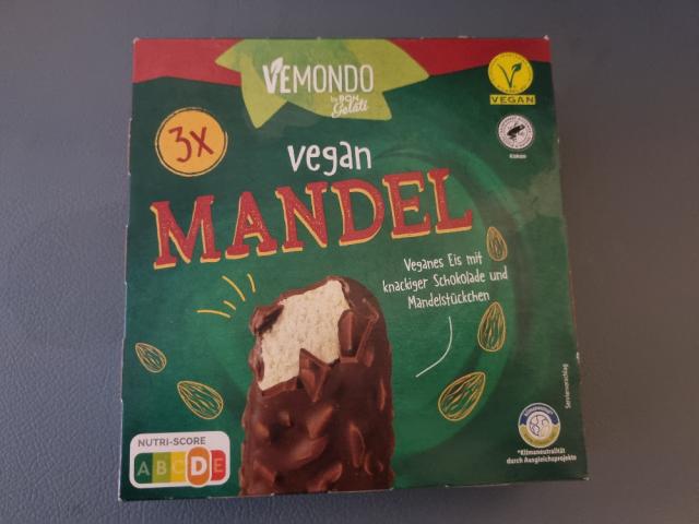 vegan mandel, veganes eis mit knackiger schokolade und mandels b | Hochgeladen von: hannicorn