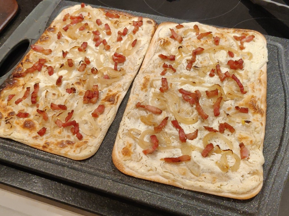 Elsässer Flammkuchen (Cavalorn) von Nasenschweinaffe | Hochgeladen von: Nasenschweinaffe Elsässer Flammkuchen (Cavalorn) von Nasenschweinaffe | Hochgeladen von: Nasenschweinaffe
