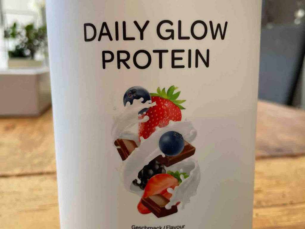 Daily Glow Protein - Yoghurt Berry Chocolate, mit Milch (1,5 % F | Hochgeladen von: liisaaoo