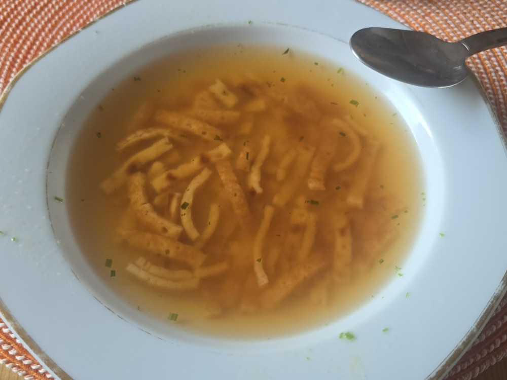 Flädlesuppe von Yoshua B | Hochgeladen von: Yoshua B Flädlesuppe von Yoshua B | Hochgeladen von: Yoshua B