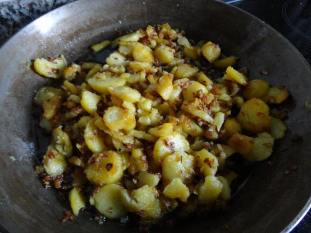 Bratkartoffeln mit Speck und Zwiebeln, (Zubereitung Haushalt | Uploaded by: reg.