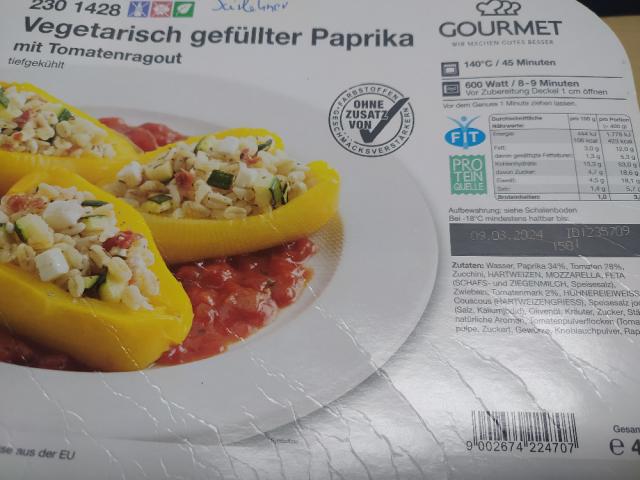 Vegetarisch gefüllter Paprika, Mit Tomatenragout von zenz | Hochgeladen von: zenz