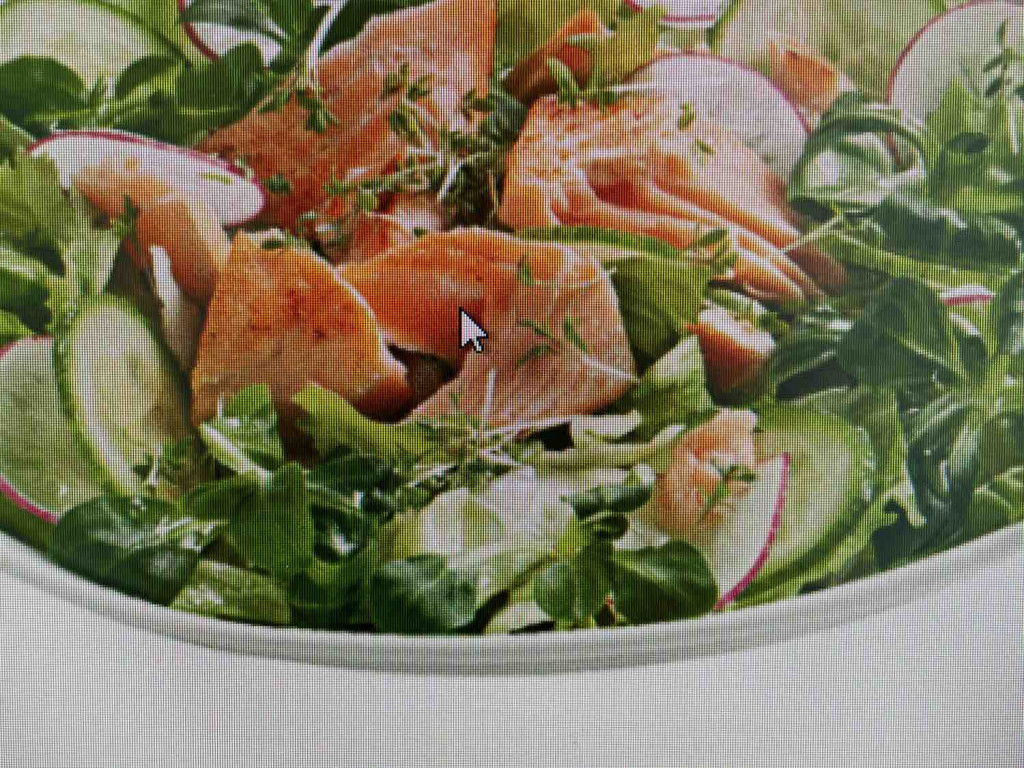 Gebratene Lachsfiletstücke auf Blattsalat inkl Gebäck von Bianca | Hochgeladen von: BiancaSeidl