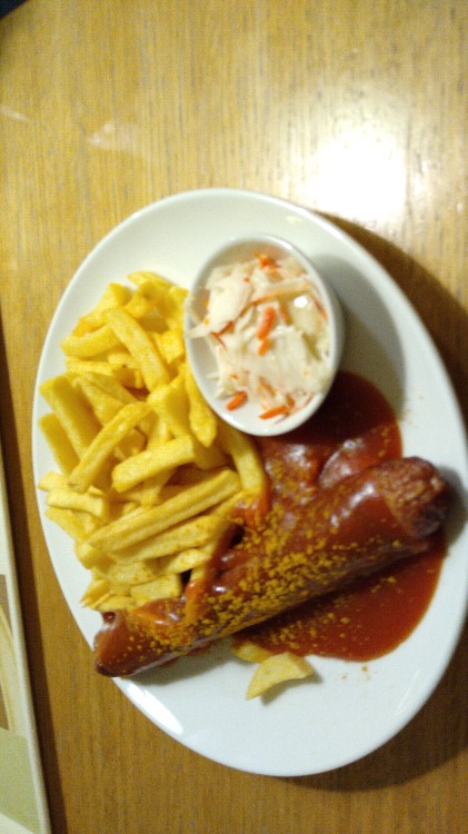 Diverse Frische Currywurst Mit Pommes Kalorien Fleisch Fddb