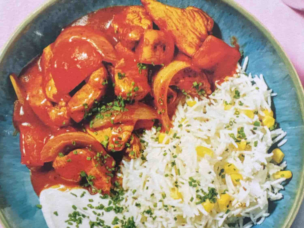 Saftiges Hähnchen-Paprika Gulasch, mit Konfetti Mais von AnniPoe | Hochgeladen von: AnniPoeh