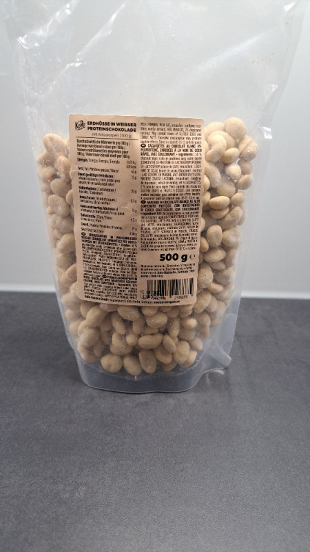 Erdnüsse in weißer Proteinschokolade, Mit Kokosraspeln von lell1 | Hochgeladen von: lell1005