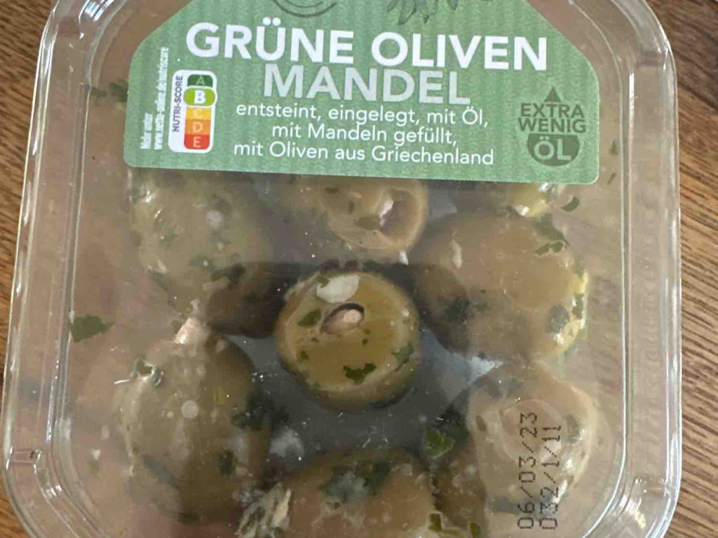 Grüne Oliven mit Mandeln  und Öl von ziegler0205254 | Hochgeladen von: ziegler0205254