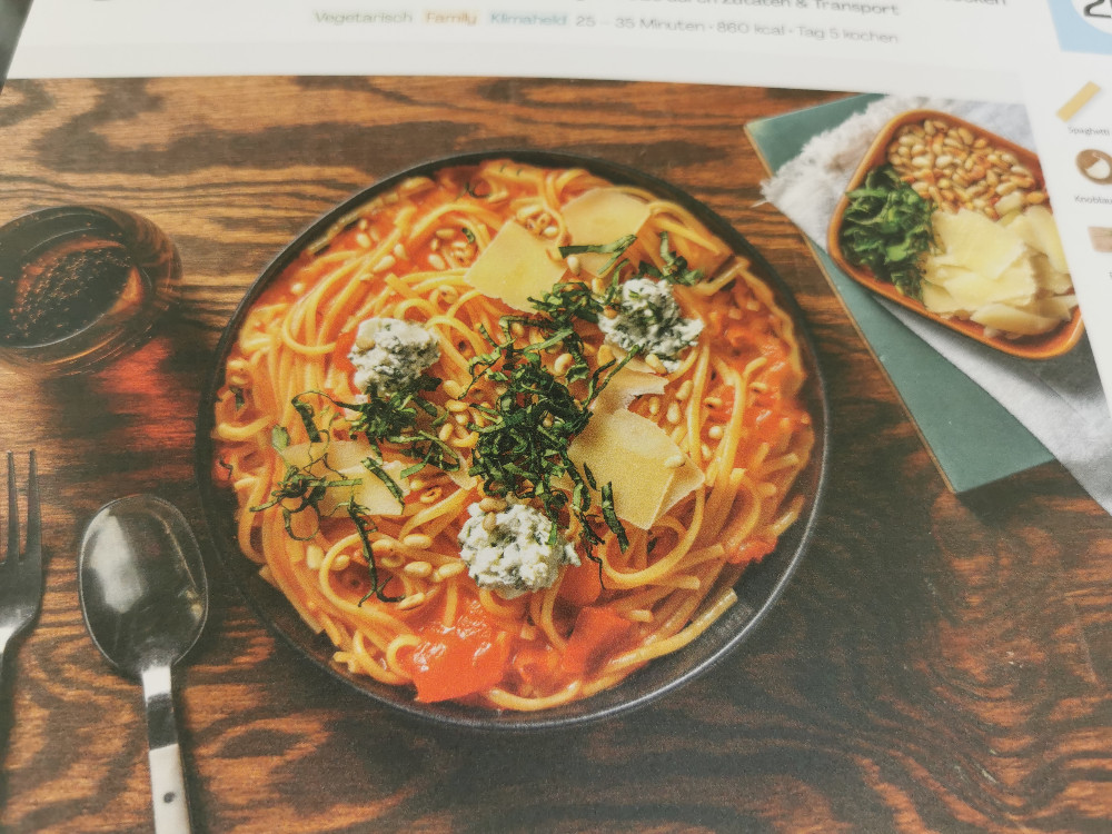 Spaghetti mit würziger Tomatensauce, Basilikum und Frischkäse No | Hochgeladen von: dolly Delfin