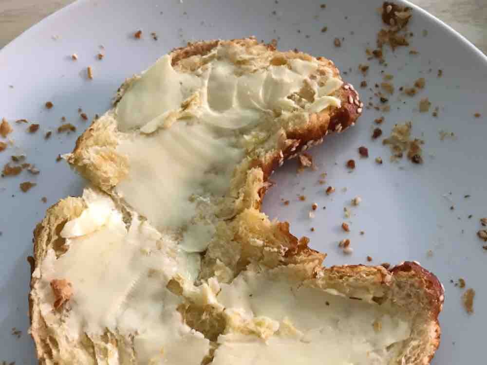 Butter-Laugencroissant, mit  Sesamkörnern von Andreas911 | Hochgeladen von: Andreas911