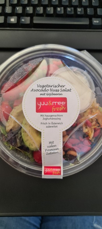 Vegetarischer Avocado Nuss Salat, Mit Gojibeeren von JMD92 | Hochgeladen von: JMD92