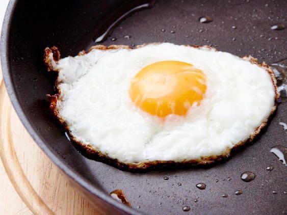 2 Spiegeleier mit Käse überbacken von andraghb | Hochgeladen von: andraghb 2 Spiegeleier mit Käse überbacken von andraghb | Hochgeladen von: andraghb