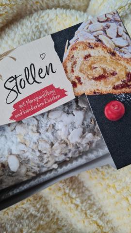 Lieblings Stollen, Mit Marzipanfüllung, kandierten Kirschen von  | Hochgeladen von: nicita_win