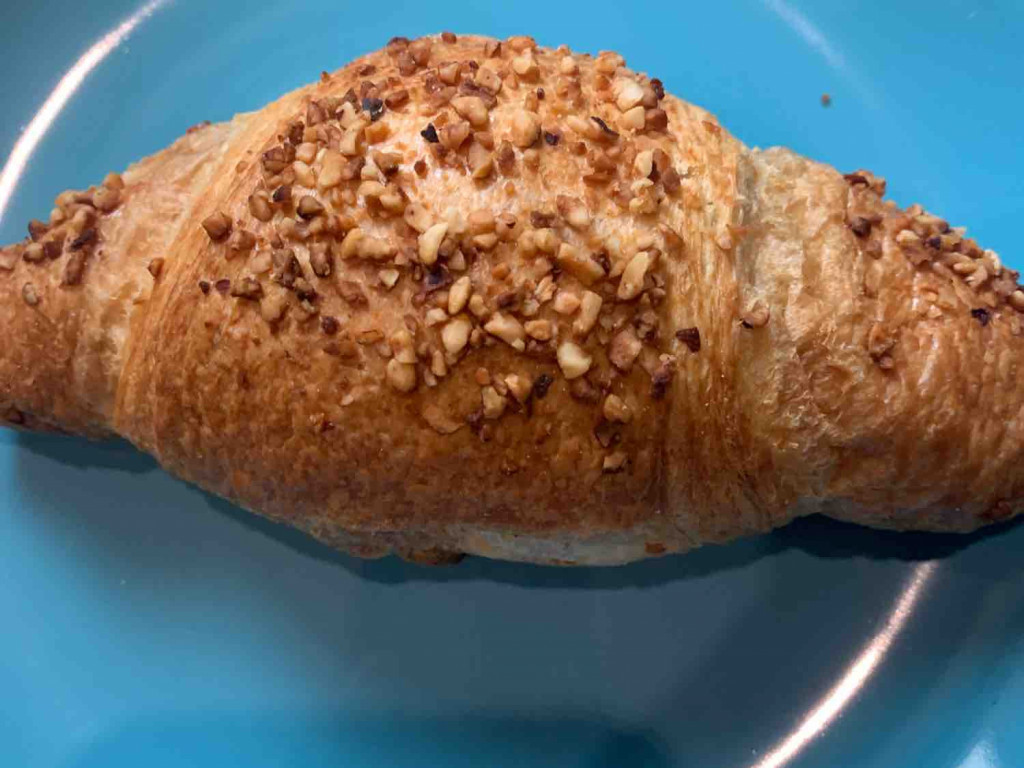 Nuß-Nougat-Croissant von ErikaKlingshirn | Hochgeladen von: ErikaKlingshirn