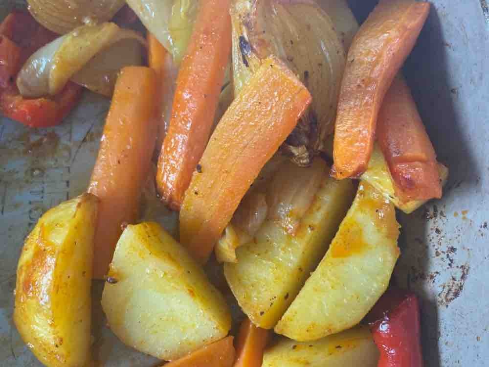 Backofen Gemüse mit Kräuter Tomatensauce und Kartoffeln von tige | Hochgeladen von: tigerblume