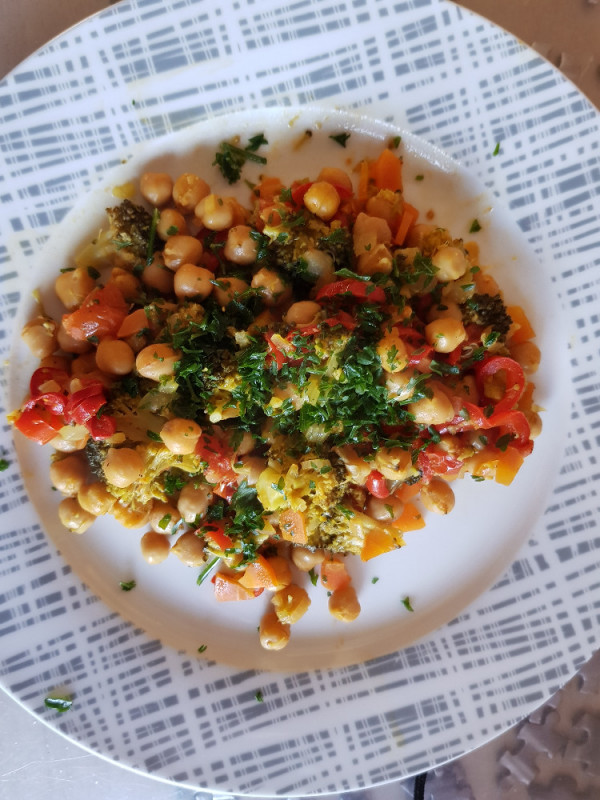 Gebratene Kichererbsen mit Kurkuma, Tomaten und Brokkoli von Tam | Hochgeladen von: Tamura