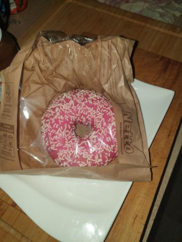 Donut mit rosa Glasur, frische Backware von LeonLucian | Hochgeladen von: LeonLucian