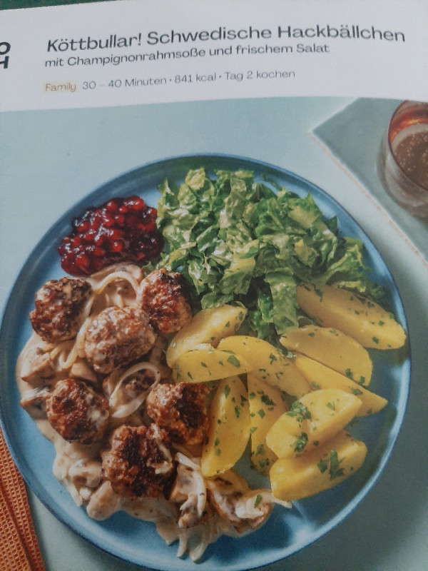 Köttbullar mit Champignonrahmsoße und frischem Salat von evel_sh | Hochgeladen von: evel_shevel