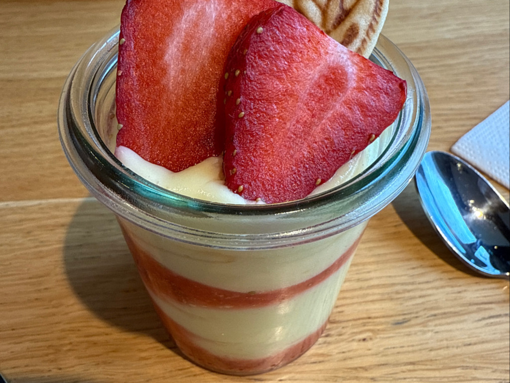 Vanillecreme mit Erdbeeren von Fabianschafer | Hochgeladen von: Fabianschafer Vanillecreme mit Erdbeeren von Fabianschafer | Hochgeladen von: Fabianschafer