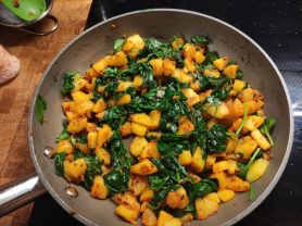 Saag Aloo, indisches Spinat Kartoffelcurry, vega | Hochgeladen von: gizmolino