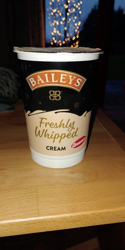Freshly Whipped Cream, Baileys von Dixie 57 | Hochgeladen von: Dixie 57