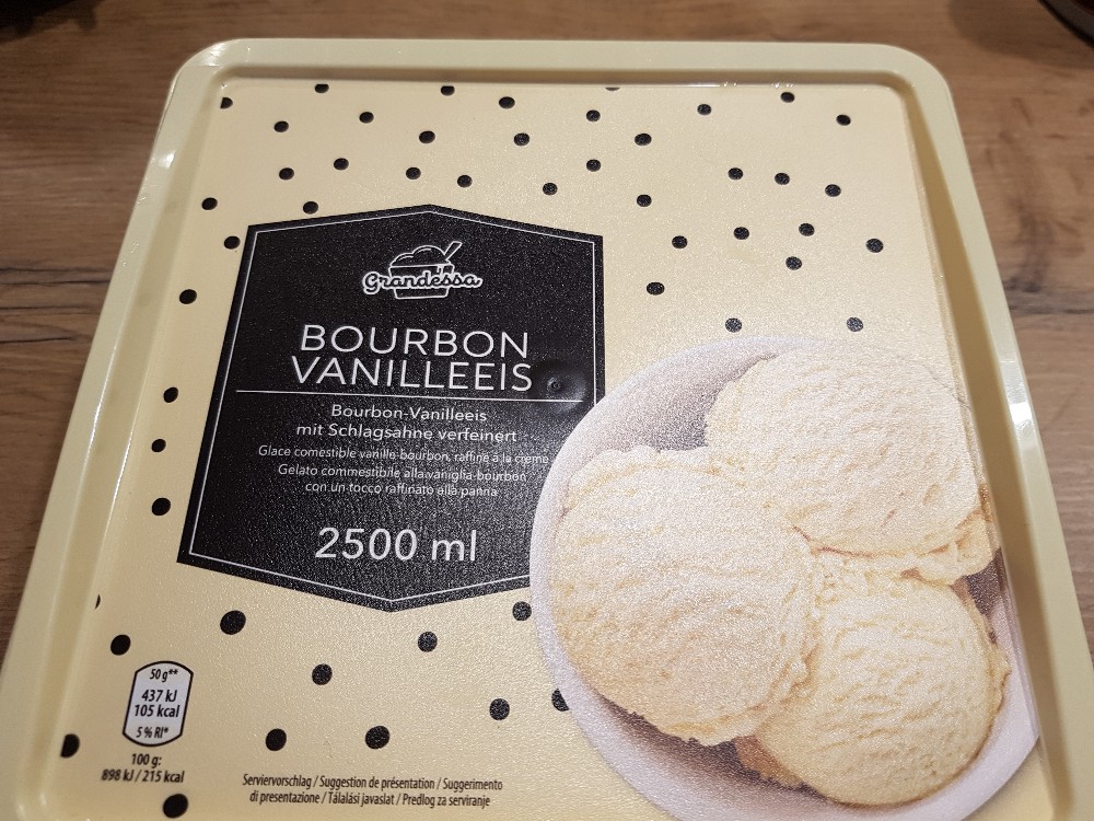 Bourbon Vanilleeis, mit Schlagsahne von Lisi82 | Hochgeladen von: Lisi82