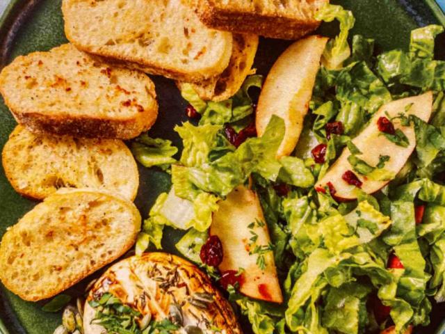 Karamellisierter Camembert mit Knoblauchbaguette und Salat von j | Hochgeladen von: juliamima