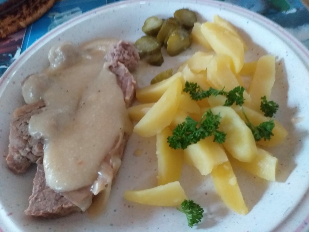 Kantine / Mensa, Rindfleisch in Meerrettichsoße und Kartoffeln Kalorien ...