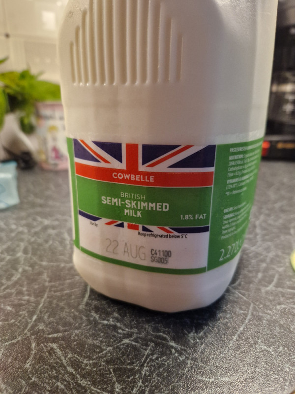 semi-skimmed milk, 1,8 % fat von _juliatheres | Hochgeladen von: _juliatheres