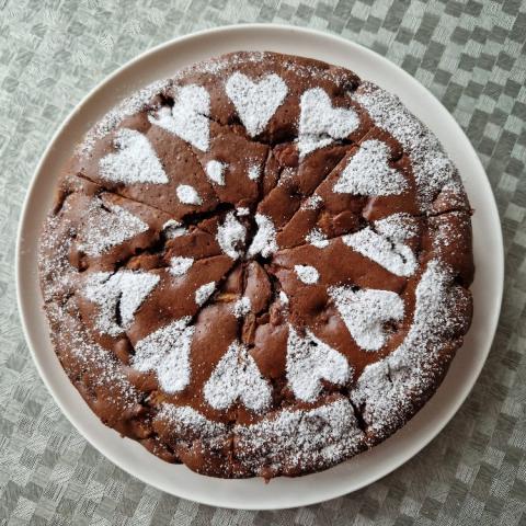 Schoko-Birnenkuchen, mit Sahne und Birkenzucker-Zuckergemisch vo | Hochgeladen von: Nini53