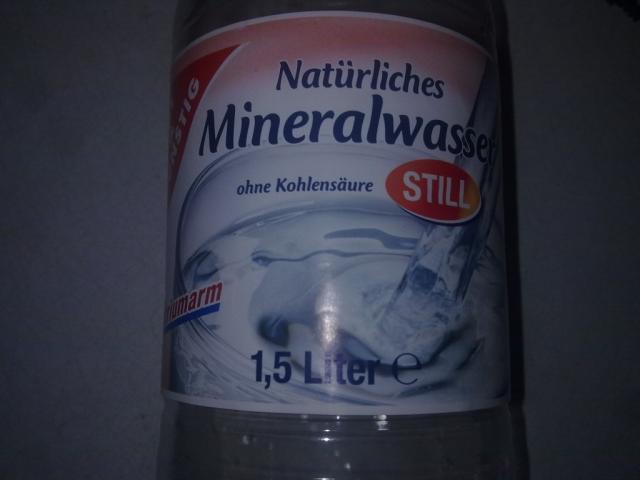 Fotos Und Bilder Von Mineralwasser Naturliches Mineralwasser Still Gut Gunstig Fddb