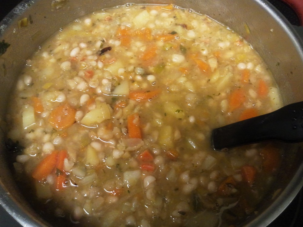 Selbstgemacht, Weisse Bohnensuppe mit viel Gemüse, ohne Kartoffeln ...