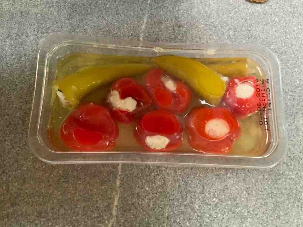 Peperoni  grün u. Paprikakugeln rot, gefüllt mit Käse italienisc | Hochgeladen von: MFelgner