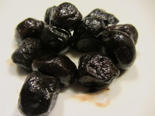 Oliven mit Stein, schwarz, gesalzen | Hochgeladen von: mehrfrau