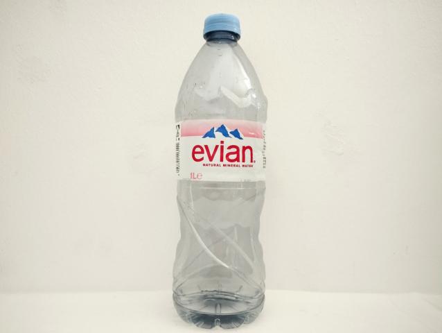 evian - Natural Mineral Water | Hochgeladen von: micha66/Akens-Flaschenking