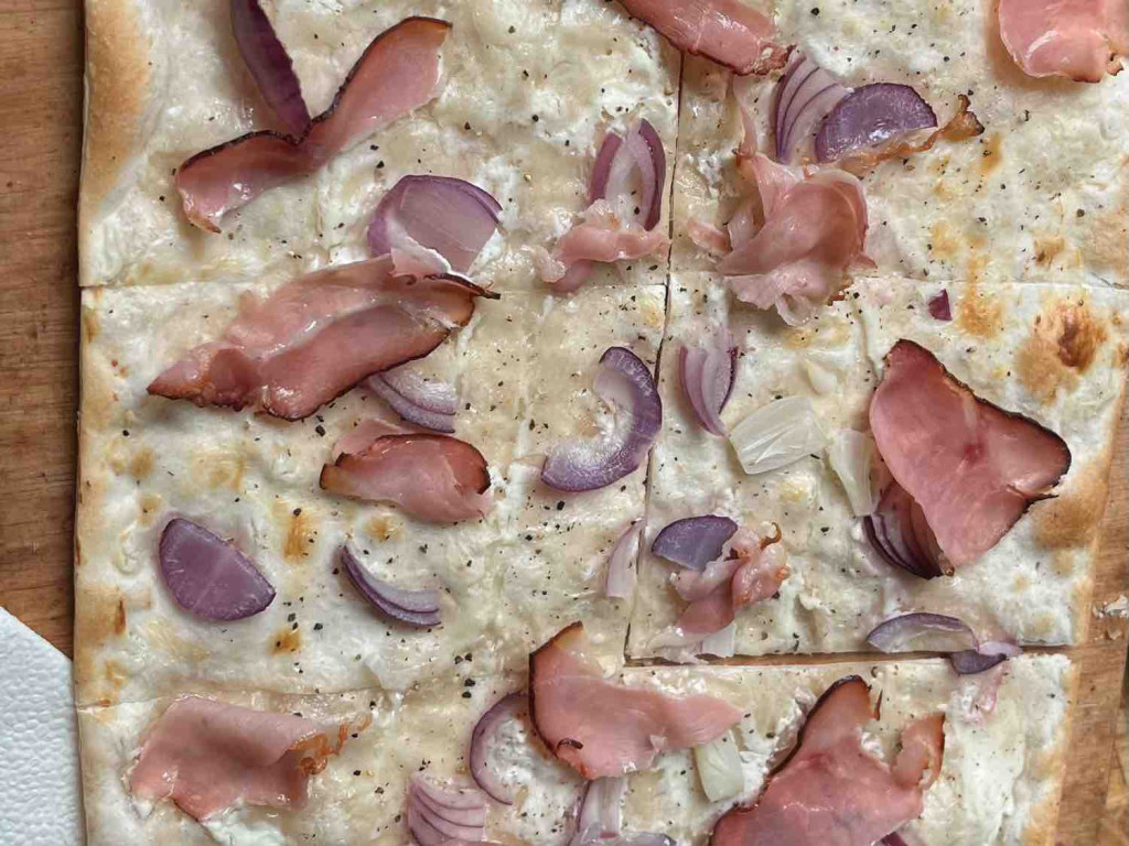 Flammkuchen, mit Speck und Zwiebeln von GeliF | Hochgeladen von: GeliF