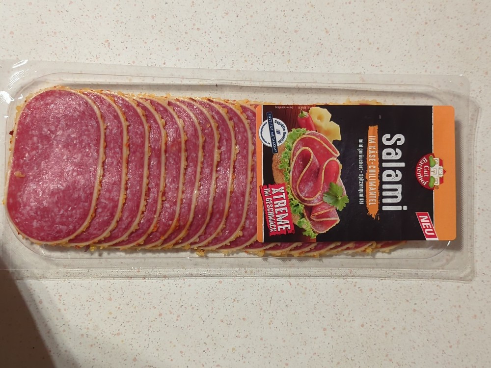 Salami, im Kase-Chilimantel von QxVz4 | Hochgeladen von: QxVz4 Salami, im Kase-Chilimantel von QxVz4 | Hochgeladen von: QxVz4