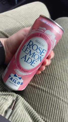 Rose Lemonade, Sparkling crafted Rose flavour von svenjasusa | Hochgeladen von: svenjasusa