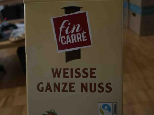 weisse ganze nuss by sebastiankroeckel | Uploaded by: sebastiankroeckel