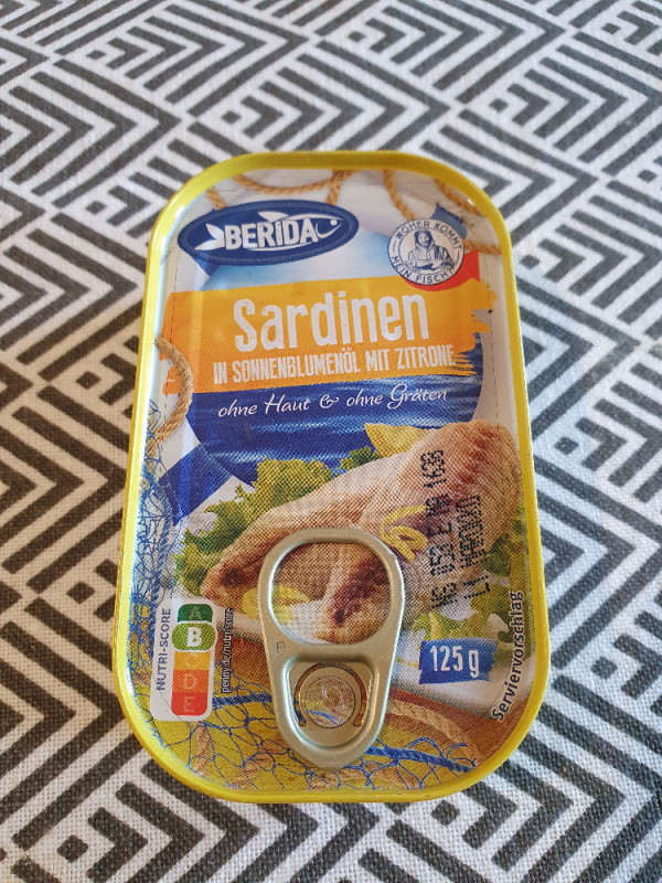 Sardinen, in Sonnenblumenöl mit Zitrone von olegkorznikov | Hochgeladen von: olegkorznikov