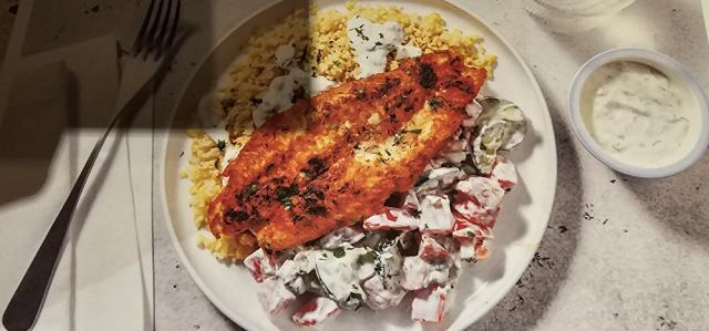 Fischfilet mit Kapern-Dill-Dresding, dazu Salat und Bulgur von J | Hochgeladen von: JuliaGläser