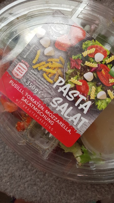 Pasta Salat, Fusilli,Tomate, Mozarella Salatmischung von ninasuky | Hochgeladen von: ninasuky