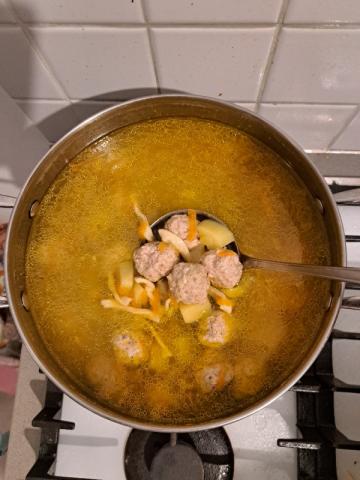 Fleischbällchensuppe selbstgemacht, mit Nudeln von Eugenros | Hochgeladen von: Eugenros