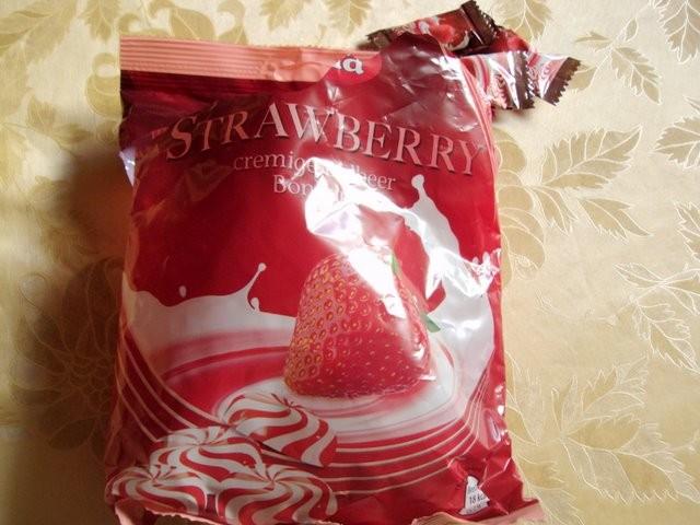 Sula STRAWBERRY cremige Erdbeer Bonbons | Hochgeladen von: tea