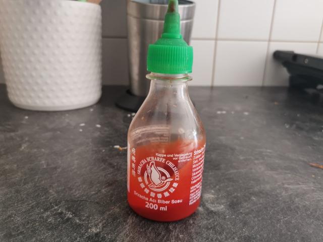 Sriracha Scharfe Chilisauce, Grün by amid18 | Uploaded by: amid18